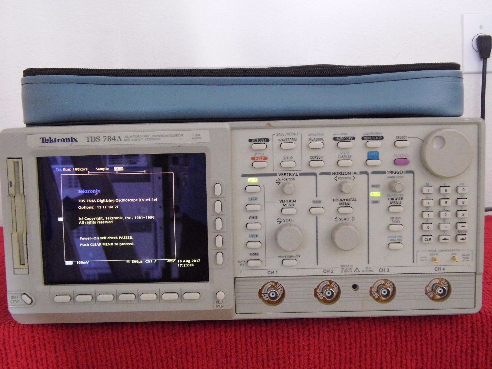 Tektronix TDS784A DPO Oscilloscope 1GHz, 4GS/s Opt 1M Tektronix TDS784A DPO Oscilloscope 1GHz, 4GS/s Opt 1M